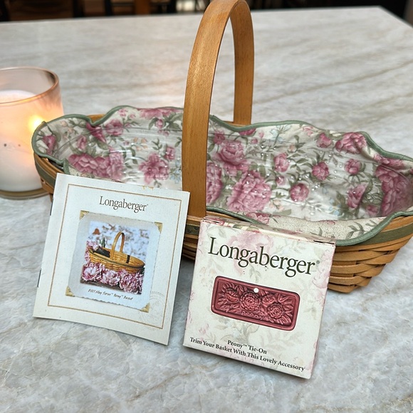 Longaberger Peony Basket - Picture 1 of 4